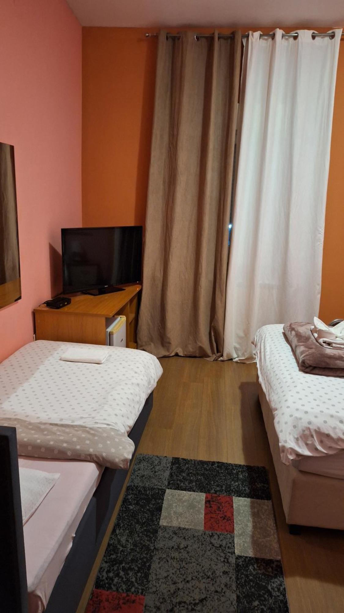 Guest House Sv. Nikola Dugo Selo ภายนอก รูปภาพ