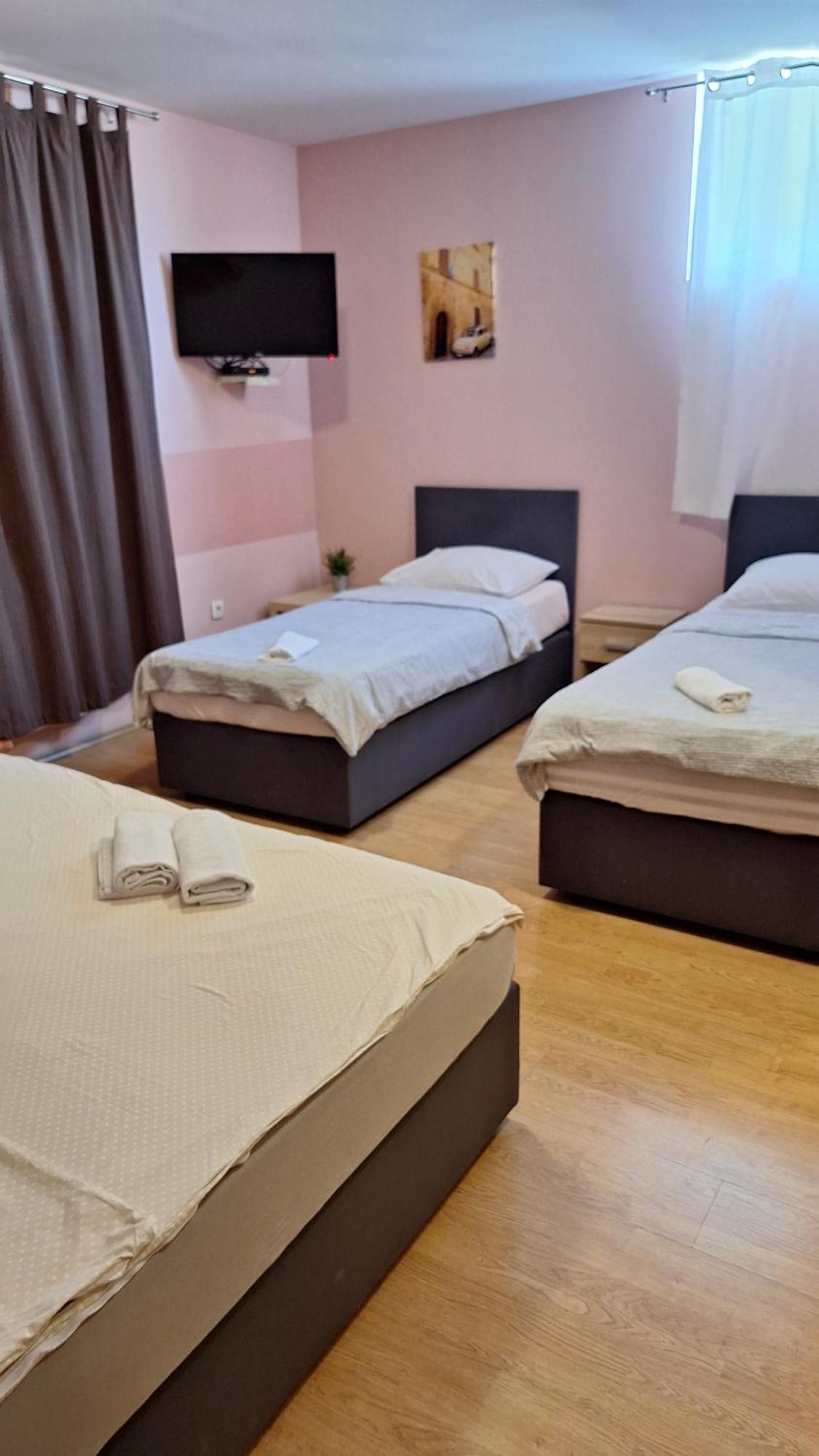 Guest House Sv. Nikola Dugo Selo ภายนอก รูปภาพ