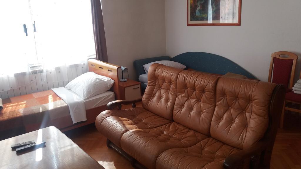 Guest House Sv. Nikola Dugo Selo ภายนอก รูปภาพ