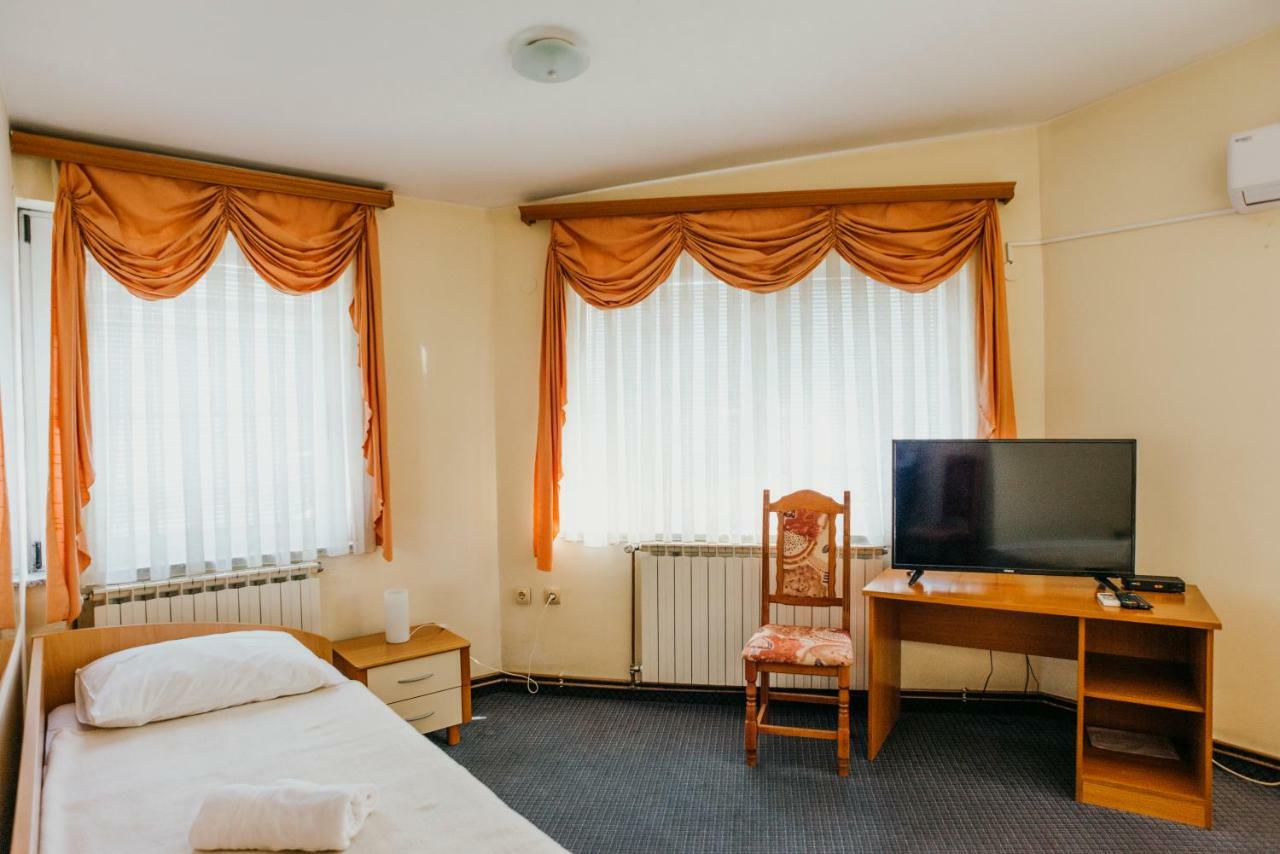 Guest House Sv. Nikola Dugo Selo ภายนอก รูปภาพ