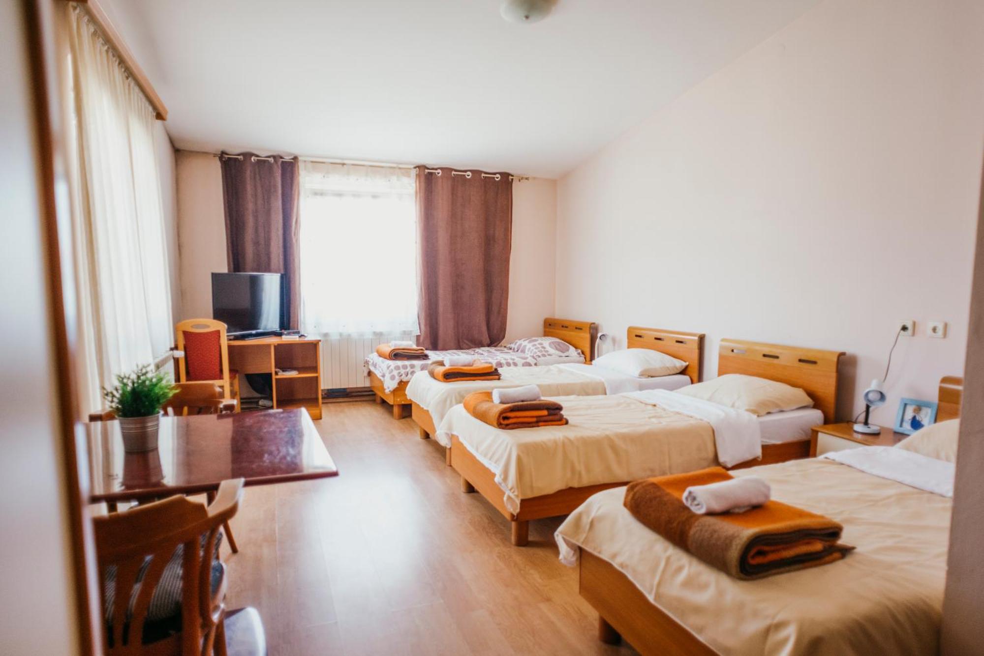 Guest House Sv. Nikola Dugo Selo ภายนอก รูปภาพ