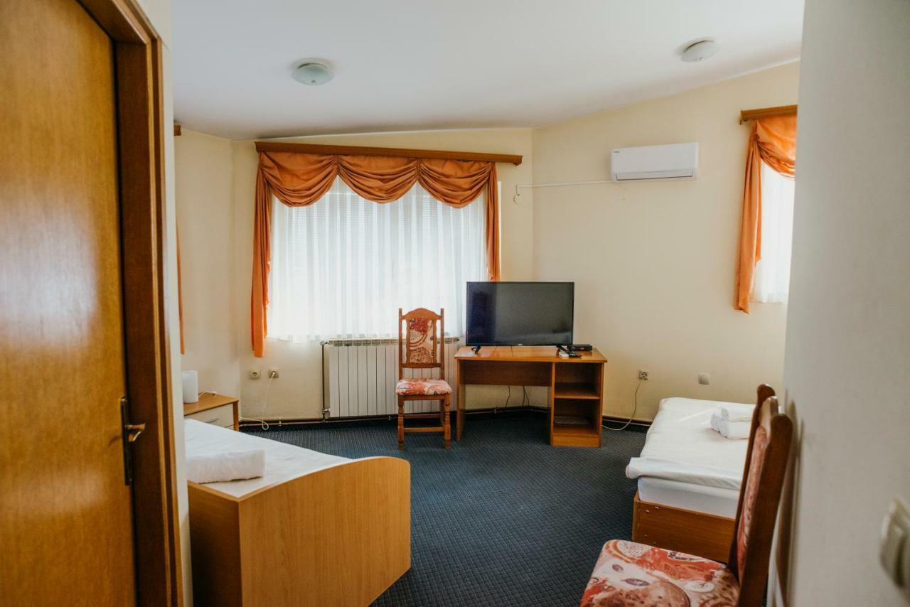 Guest House Sv. Nikola Dugo Selo ภายนอก รูปภาพ