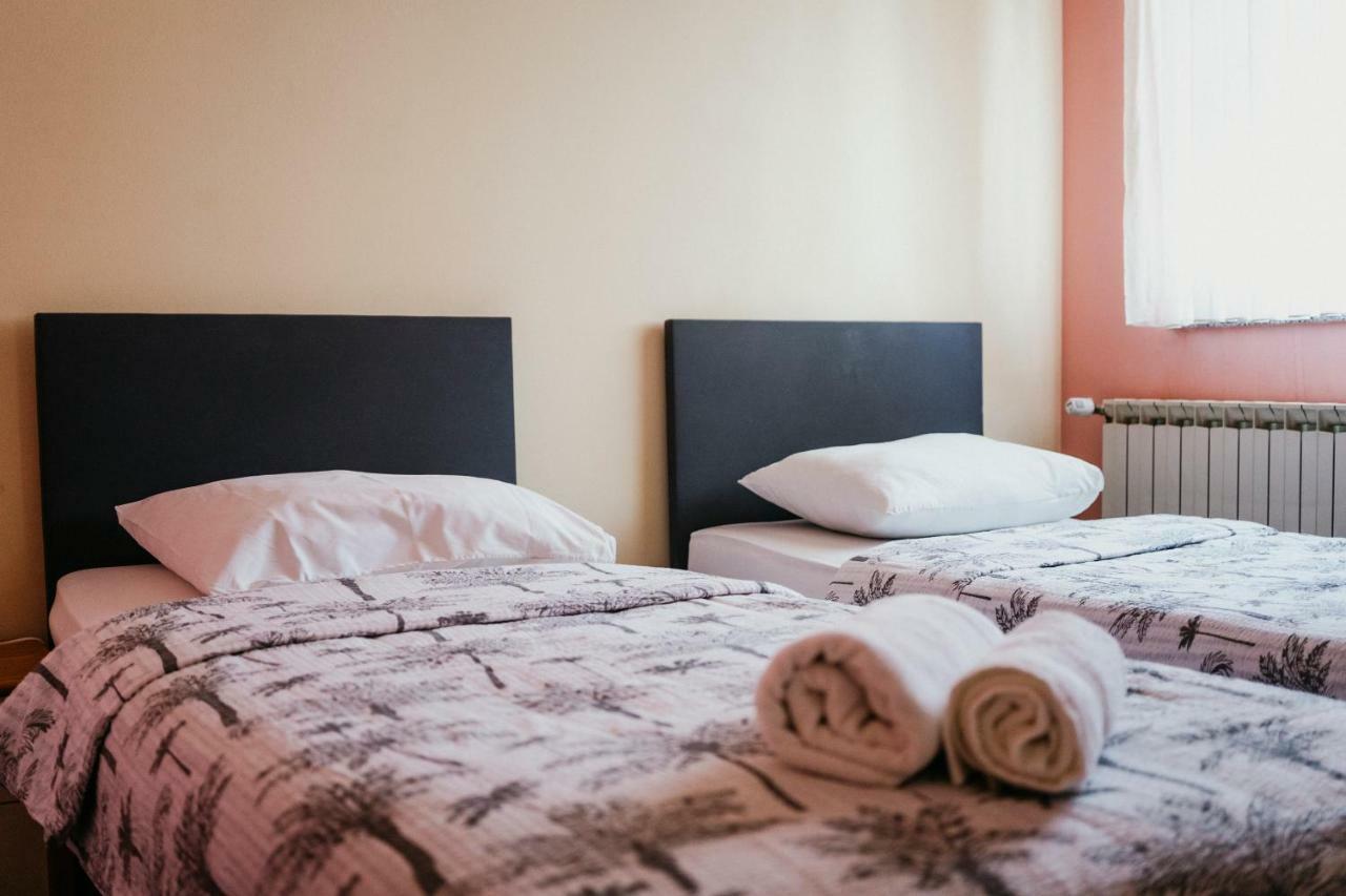 Guest House Sv. Nikola Dugo Selo ภายนอก รูปภาพ